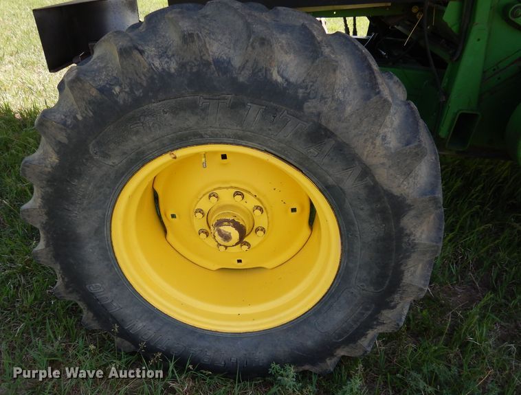 image for item DN1504 1993 John Deere 9600  combine