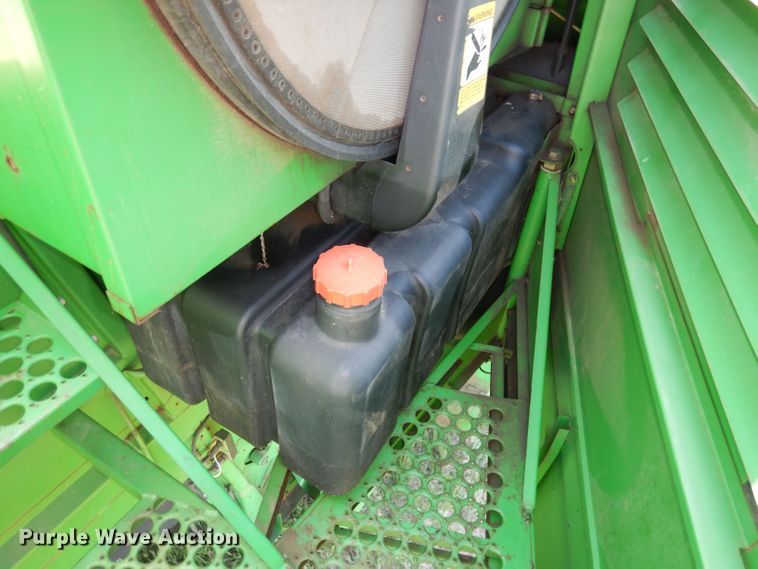 image for item DN1504 1993 John Deere 9600  combine