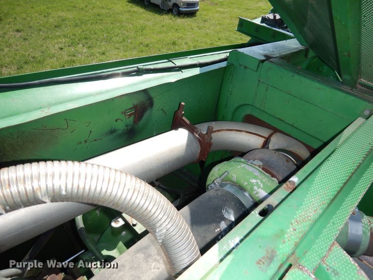 image for item DN1504 1993 John Deere 9600  combine