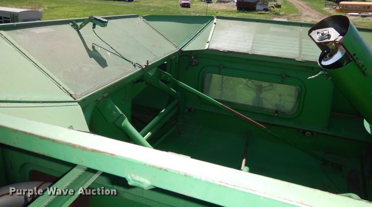 image for item DN1504 1993 John Deere 9600  combine