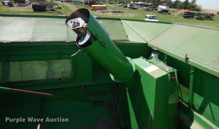 image for item DN1504 1993 John Deere 9600  combine
