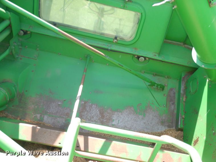 image for item DN1504 1993 John Deere 9600  combine