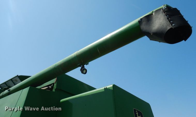 image for item DN1504 1993 John Deere 9600  combine