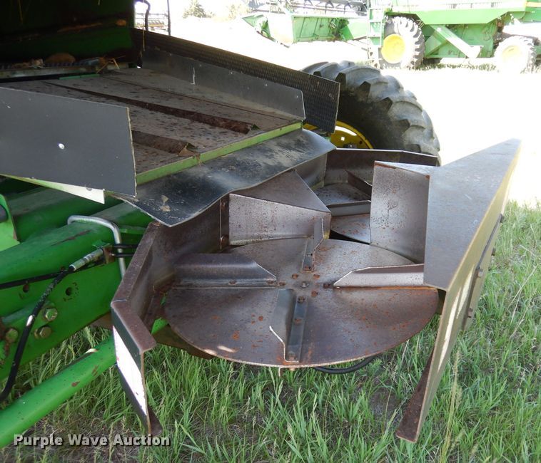 image for item DN1504 1993 John Deere 9600  combine