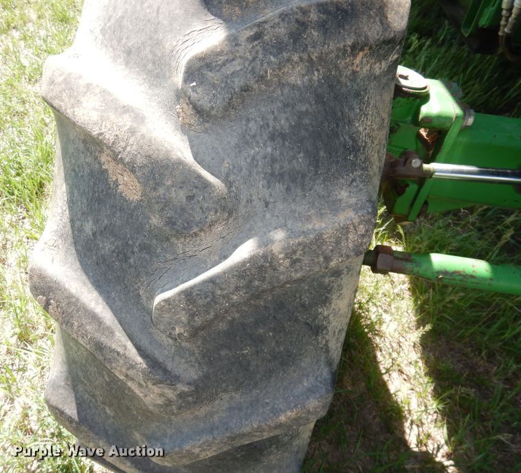 image for item DN1504 1993 John Deere 9600  combine