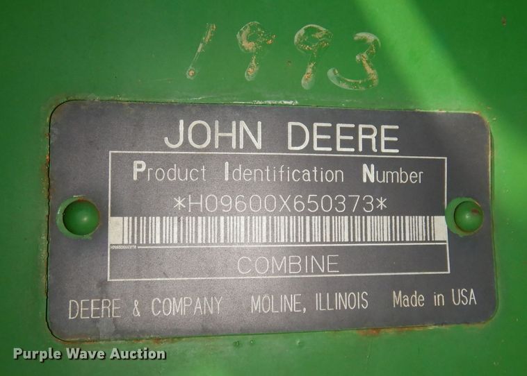 image for item DN1504 1993 John Deere 9600  combine