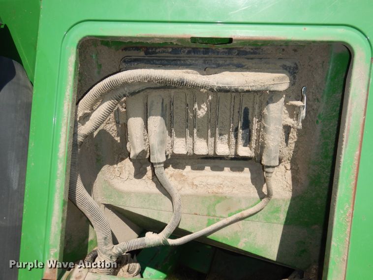 image for item DN1504 1993 John Deere 9600  combine