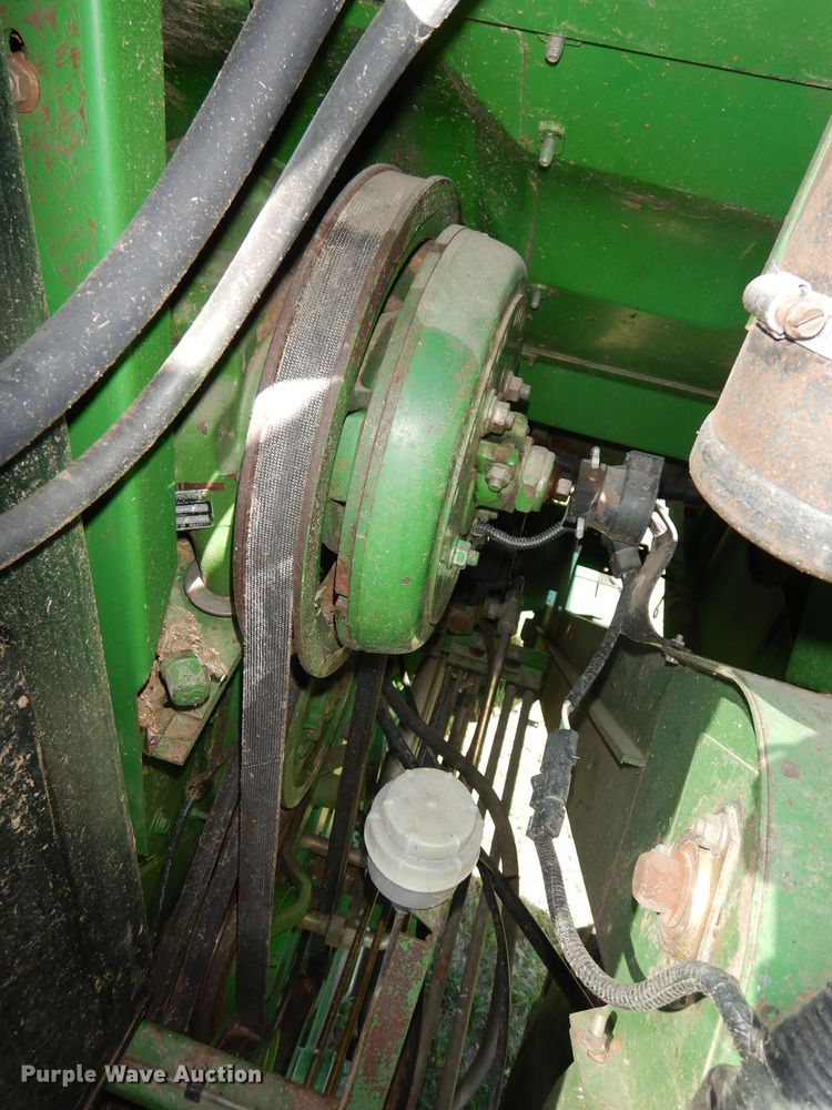 image for item DN1504 1993 John Deere 9600  combine