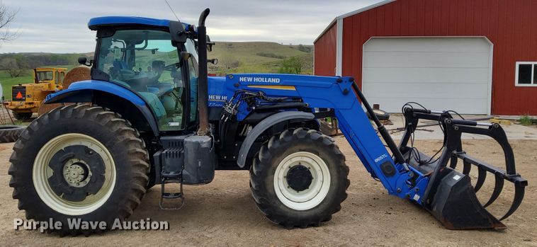 image for item DN6799 2013 New Holland T7.220  MFWD tractor