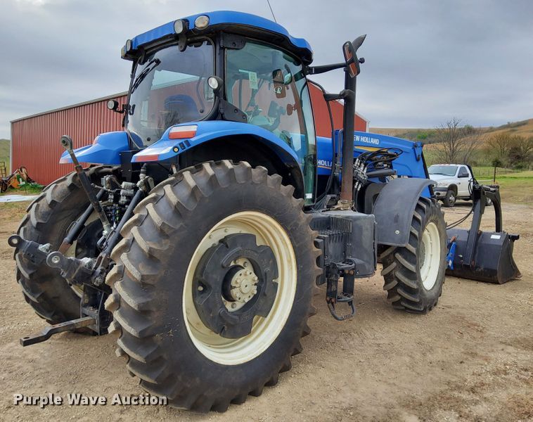 image for item DN6799 2013 New Holland T7.220  MFWD tractor