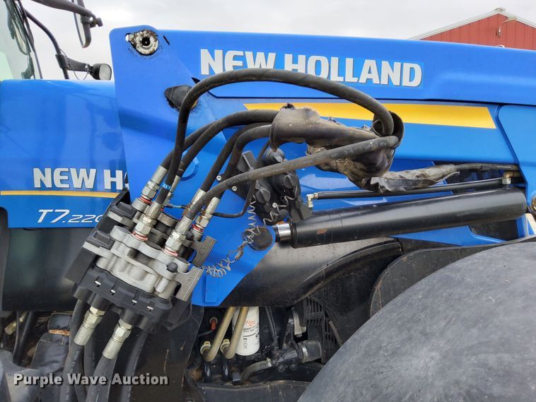 image for item DN6799 2013 New Holland T7.220  MFWD tractor