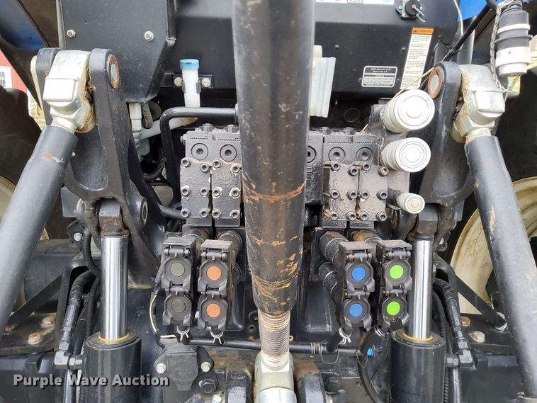 image for item DN6799 2013 New Holland T7.220  MFWD tractor