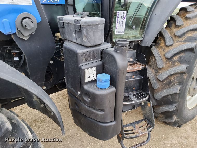 image for item DN6799 2013 New Holland T7.220  MFWD tractor