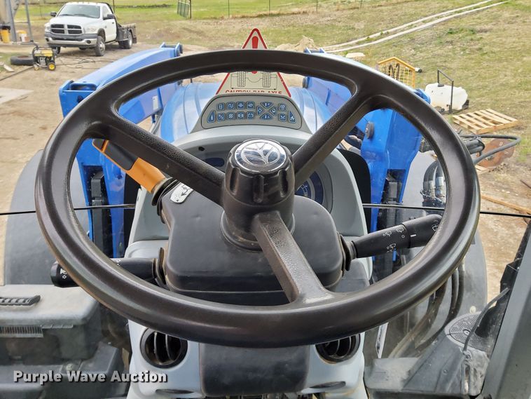 image for item DN6799 2013 New Holland T7.220  MFWD tractor