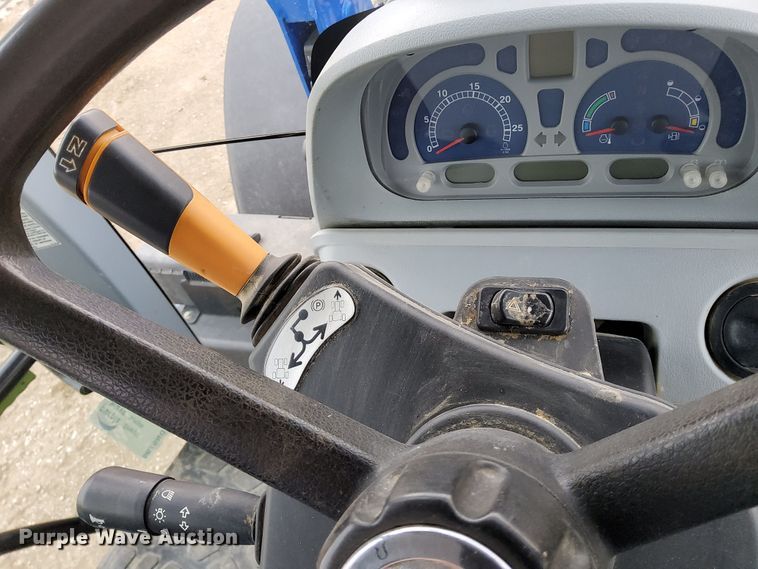 image for item DN6799 2013 New Holland T7.220  MFWD tractor