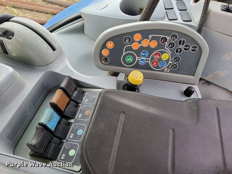 image for item DN6799 2013 New Holland T7.220  MFWD tractor