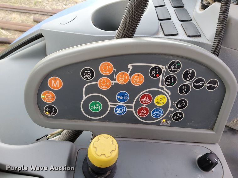 image for item DN6799 2013 New Holland T7.220  MFWD tractor