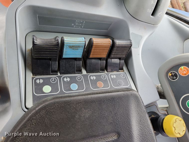 image for item DN6799 2013 New Holland T7.220  MFWD tractor