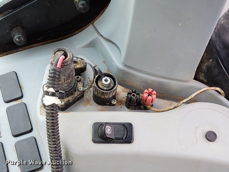 image for item DN6799 2013 New Holland T7.220  MFWD tractor