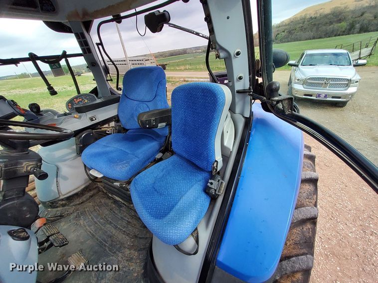 image for item DN6799 2013 New Holland T7.220  MFWD tractor