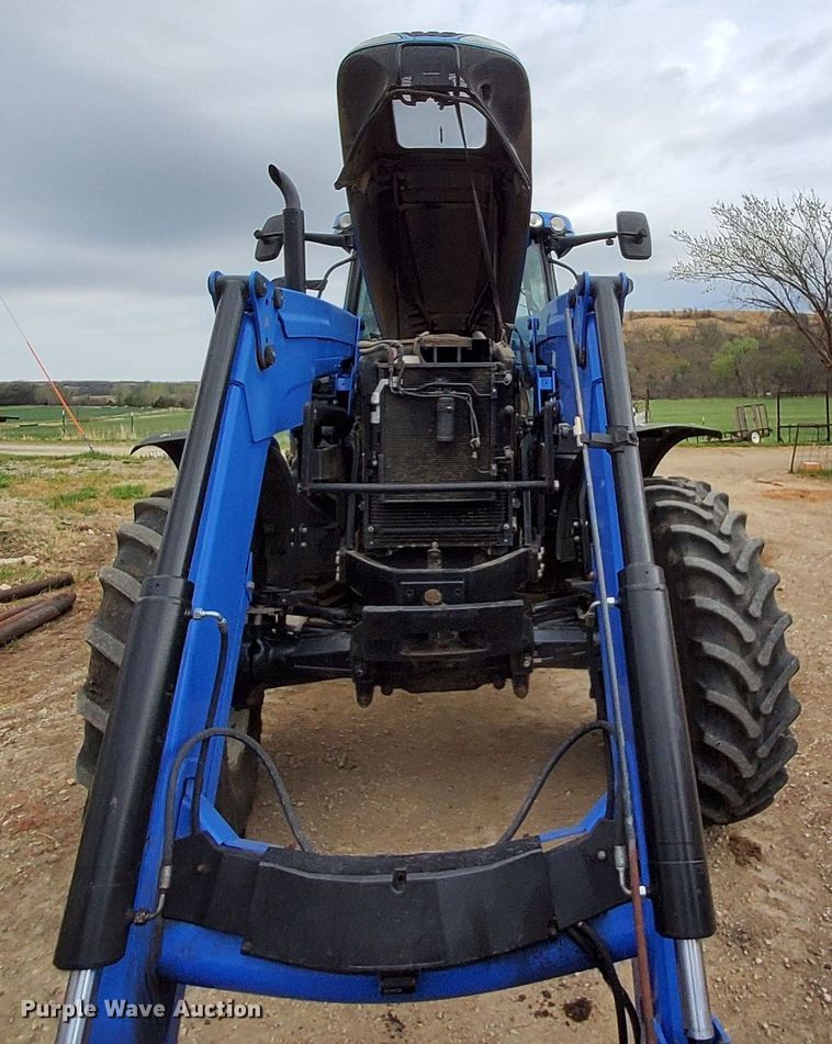 image for item DN6799 2013 New Holland T7.220  MFWD tractor