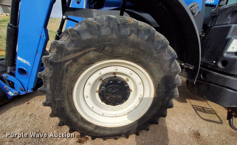 image for item DN6799 2013 New Holland T7.220  MFWD tractor