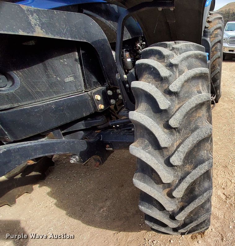 image for item DN6799 2013 New Holland T7.220  MFWD tractor