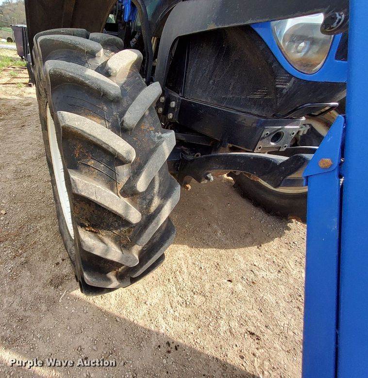 image for item DN6799 2013 New Holland T7.220  MFWD tractor