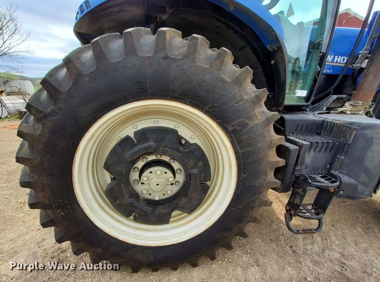 image for item DN6799 2013 New Holland T7.220  MFWD tractor