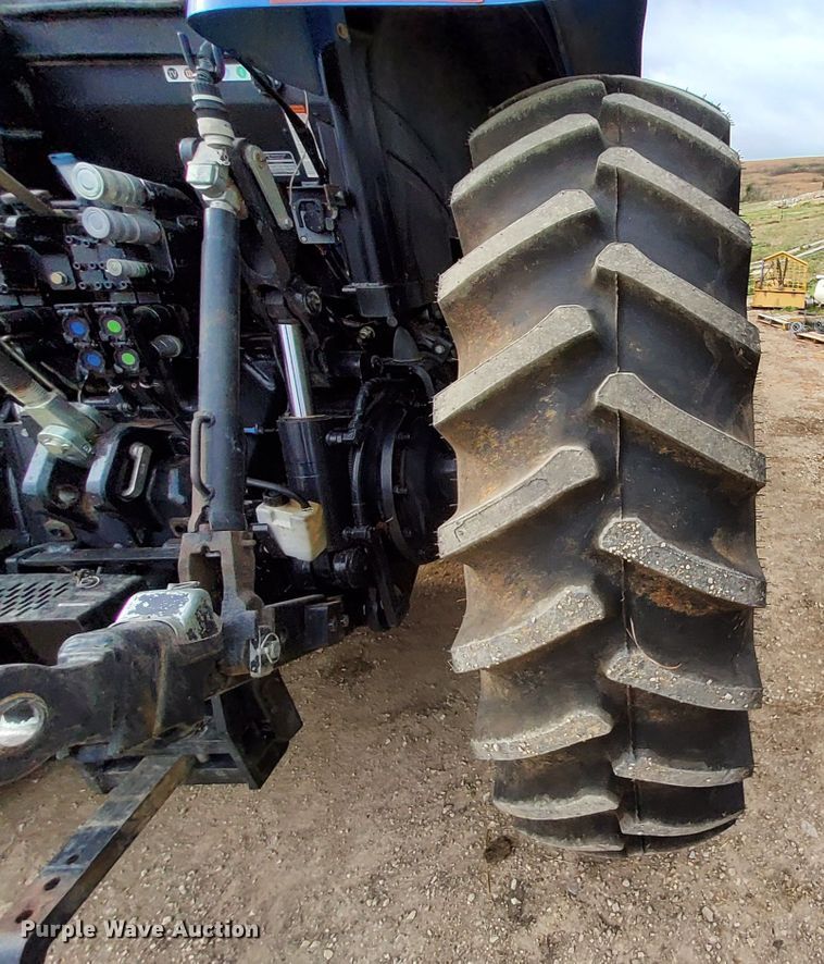 image for item DN6799 2013 New Holland T7.220  MFWD tractor