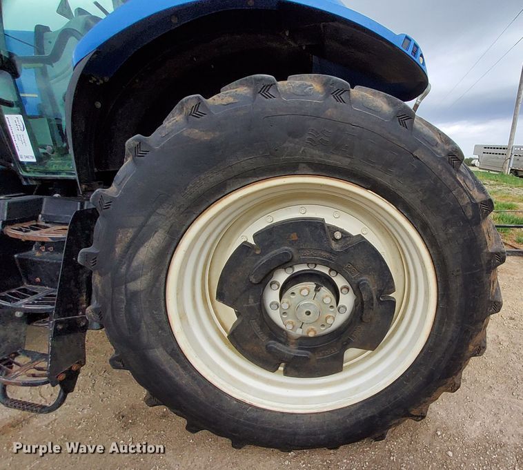 image for item DN6799 2013 New Holland T7.220  MFWD tractor