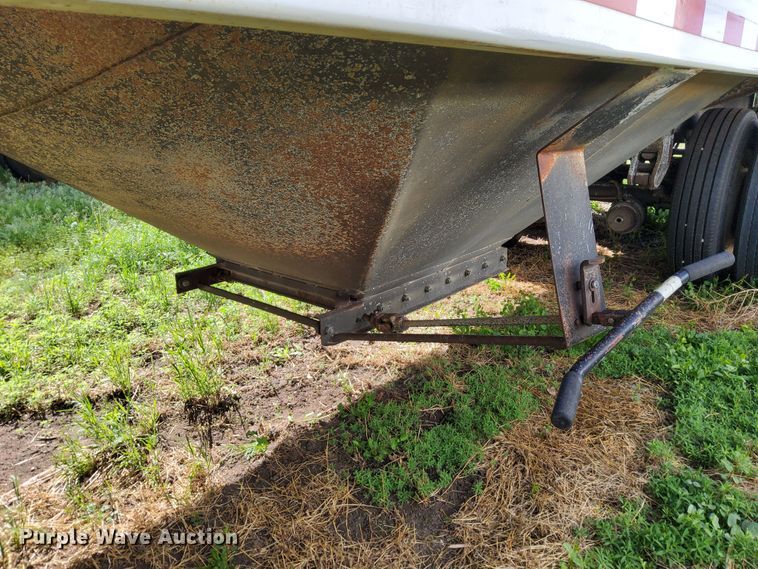 image for item DN6804 2000 Jet  grain trailer