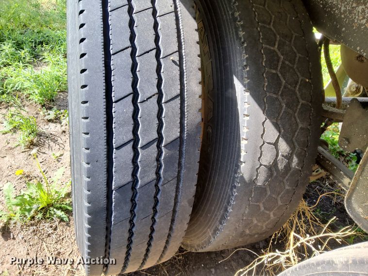 image for item DN6804 2000 Jet  grain trailer