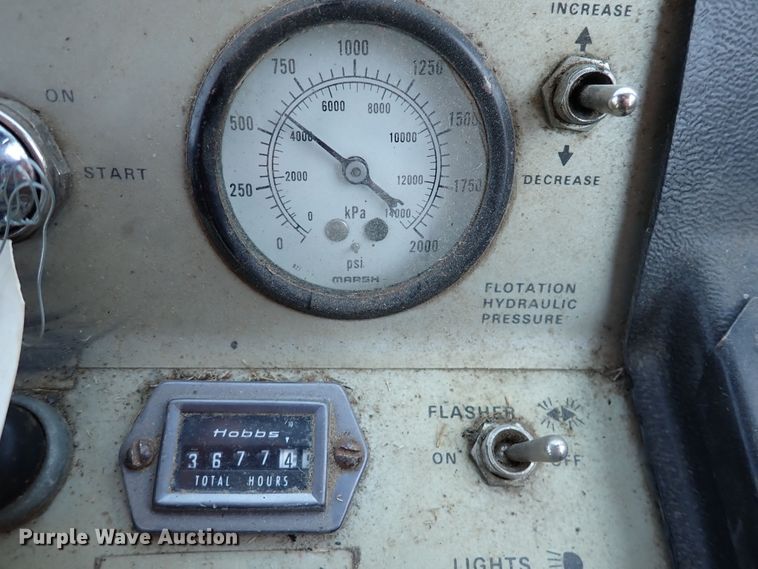 image for item DN6805 Hesston 8400  windrower