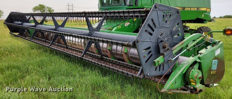 image for item DN6822 1992 John Deere 930  rigid head