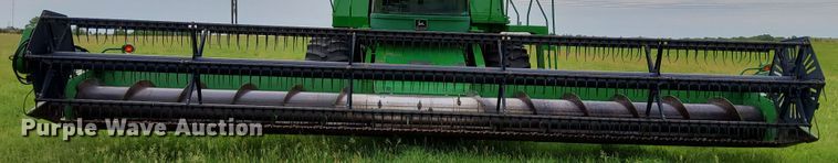 image for item DN6822 1992 John Deere 930  rigid head