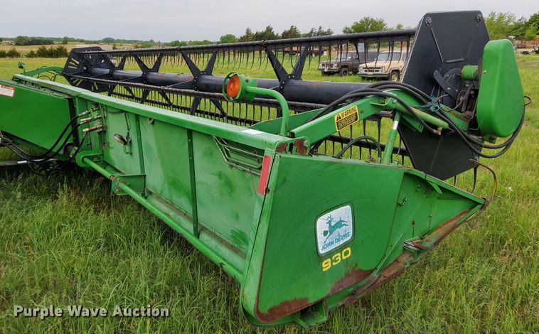 image for item DN6822 1992 John Deere 930  rigid head