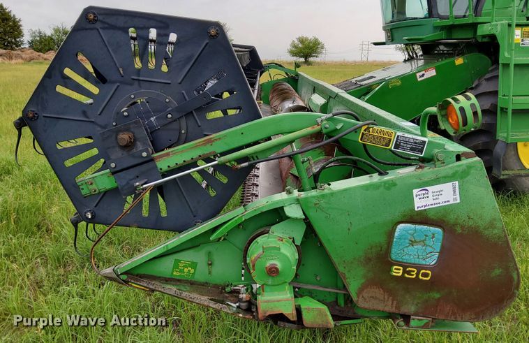 image for item DN6822 1992 John Deere 930  rigid head