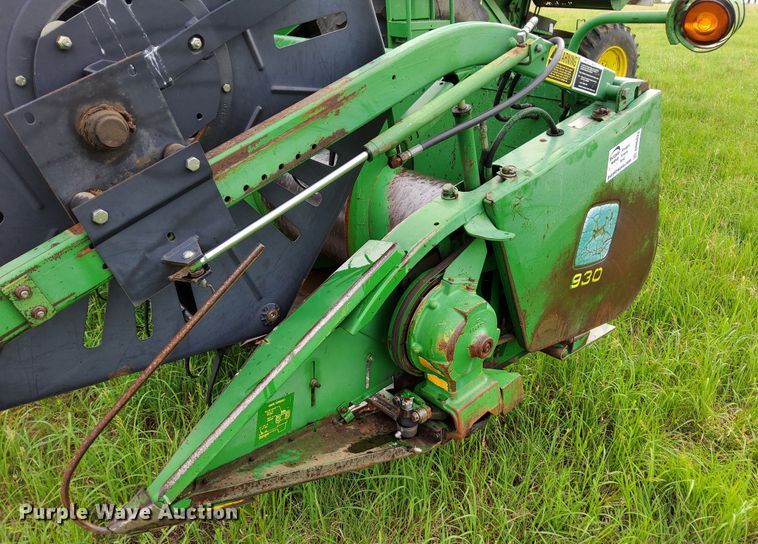 image for item DN6822 1992 John Deere 930  rigid head
