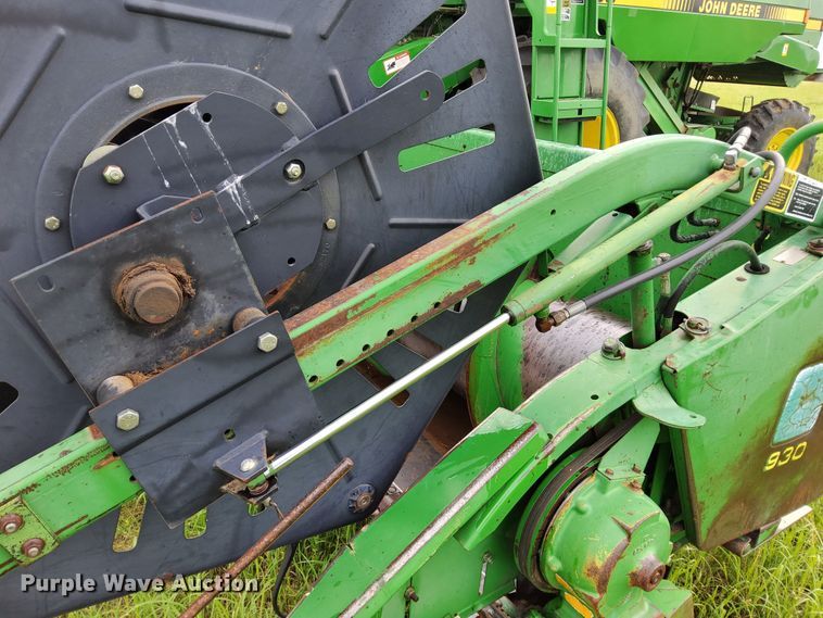 image for item DN6822 1992 John Deere 930  rigid head