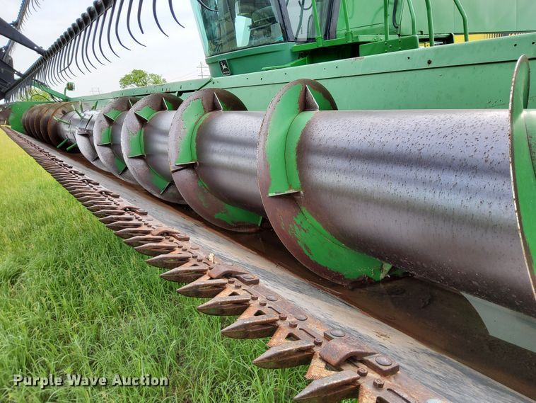 image for item DN6822 1992 John Deere 930  rigid head