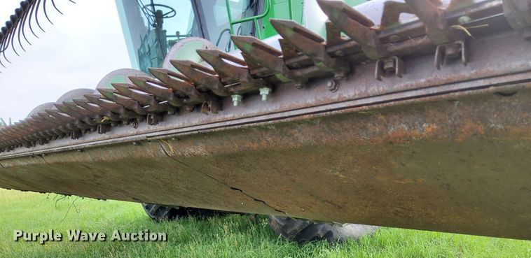 image for item DN6822 1992 John Deere 930  rigid head