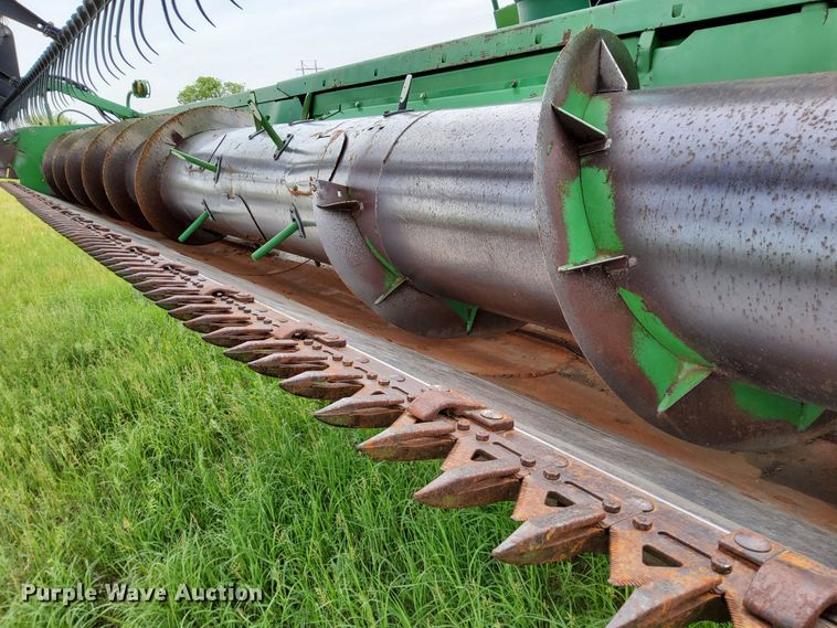 image for item DN6822 1992 John Deere 930  rigid head