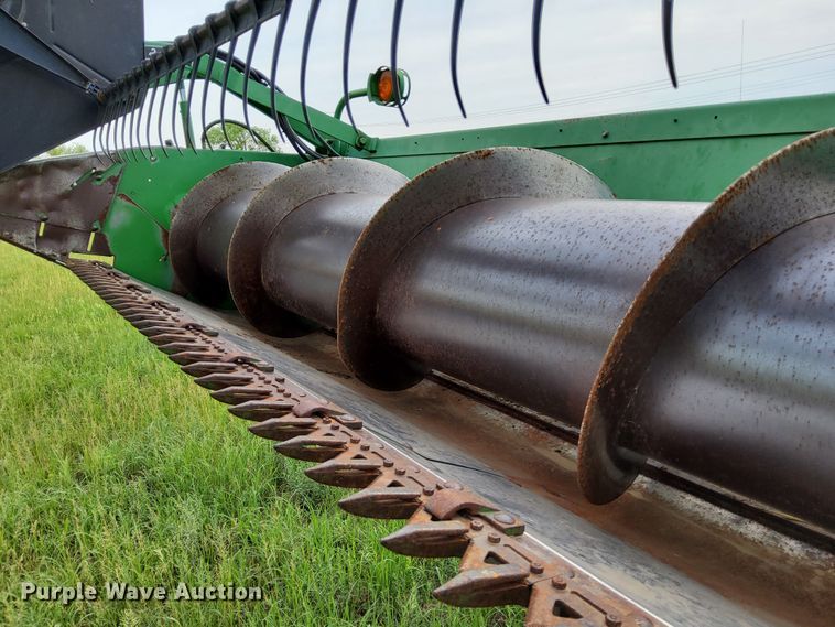 image for item DN6822 1992 John Deere 930  rigid head