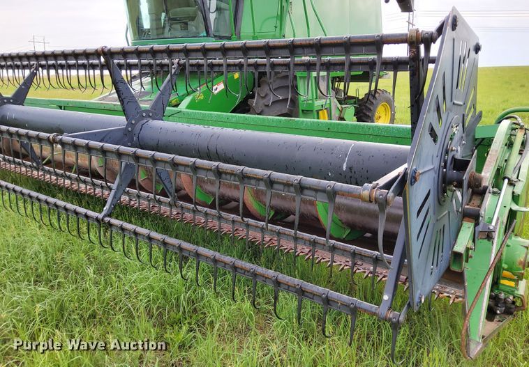 image for item DN6822 1992 John Deere 930  rigid head