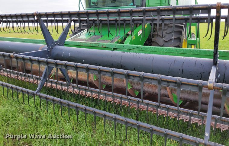 image for item DN6822 1992 John Deere 930  rigid head