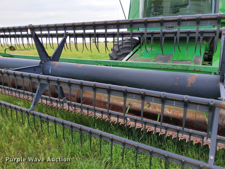 image for item DN6822 1992 John Deere 930  rigid head