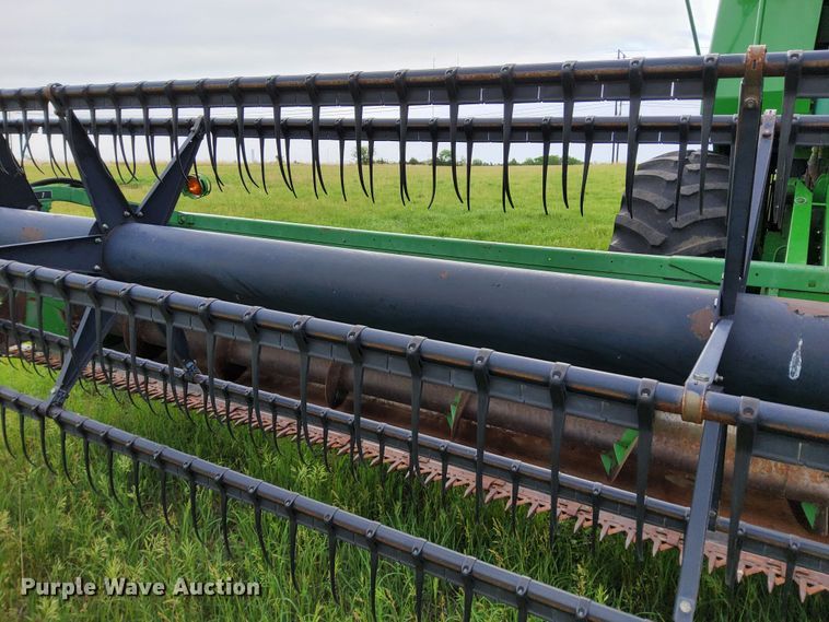 image for item DN6822 1992 John Deere 930  rigid head