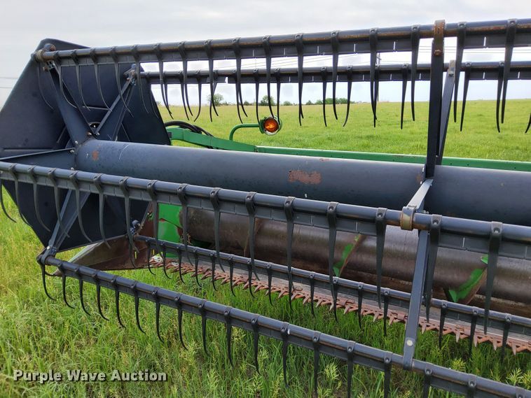 image for item DN6822 1992 John Deere 930  rigid head