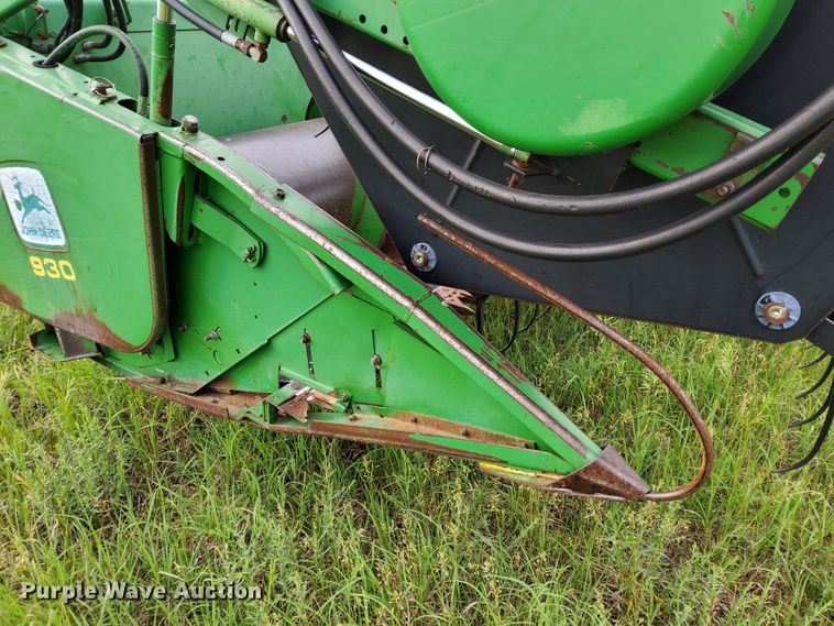image for item DN6822 1992 John Deere 930  rigid head